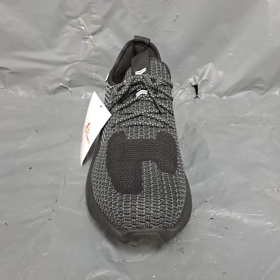BOXED PAIR OF FURUIAN SAFETY TOE SHOES IN GREY/BLACK SIZE UK 10.5
