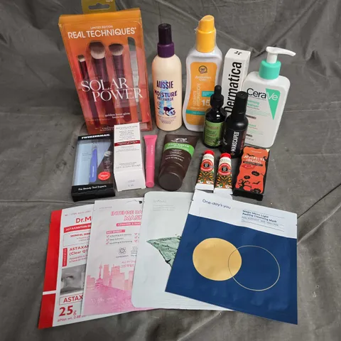 APPROXIMATELY 20 ASSORTED HEALTH & BEAUTY PRODUCTS TO INCLUDE - DERMATICA PEPTIDE MOISTURISER - CERAVE FOAMING CLEANSER - MANSCAPED CROP REVIVER - ETC