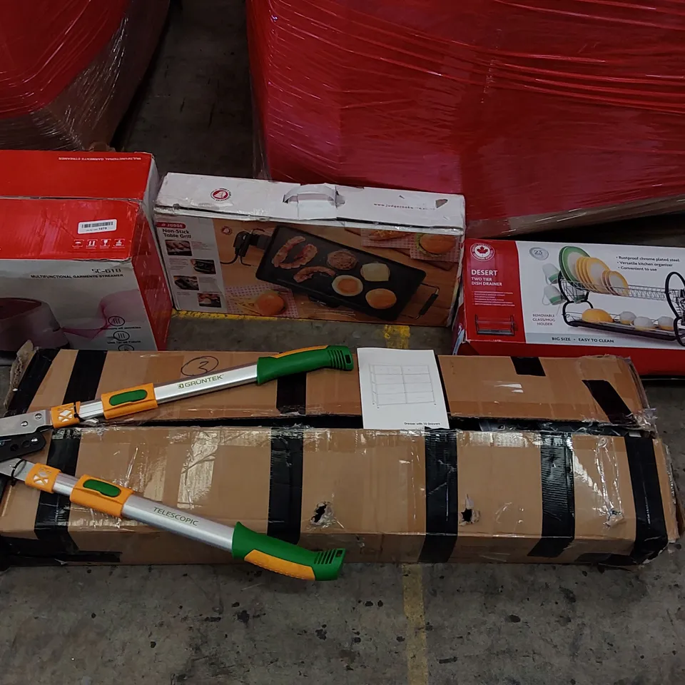 PALLET OF ASSORTED ITEMS INCLUDING: JUDGE NON-STICK TABLE GRILL, MULTIFUNCTIONAL GARMENTS STEAMER, DRESSING TABLE, GRUNTEK TELESCOPIC TREE LOPPER, TWO TIER DISH DRAINER