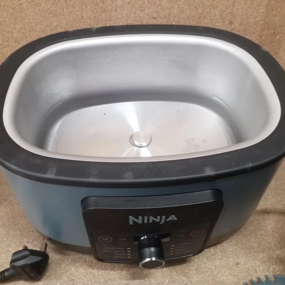 BOXED NINJA FOODI POSSIBLE COOKER 