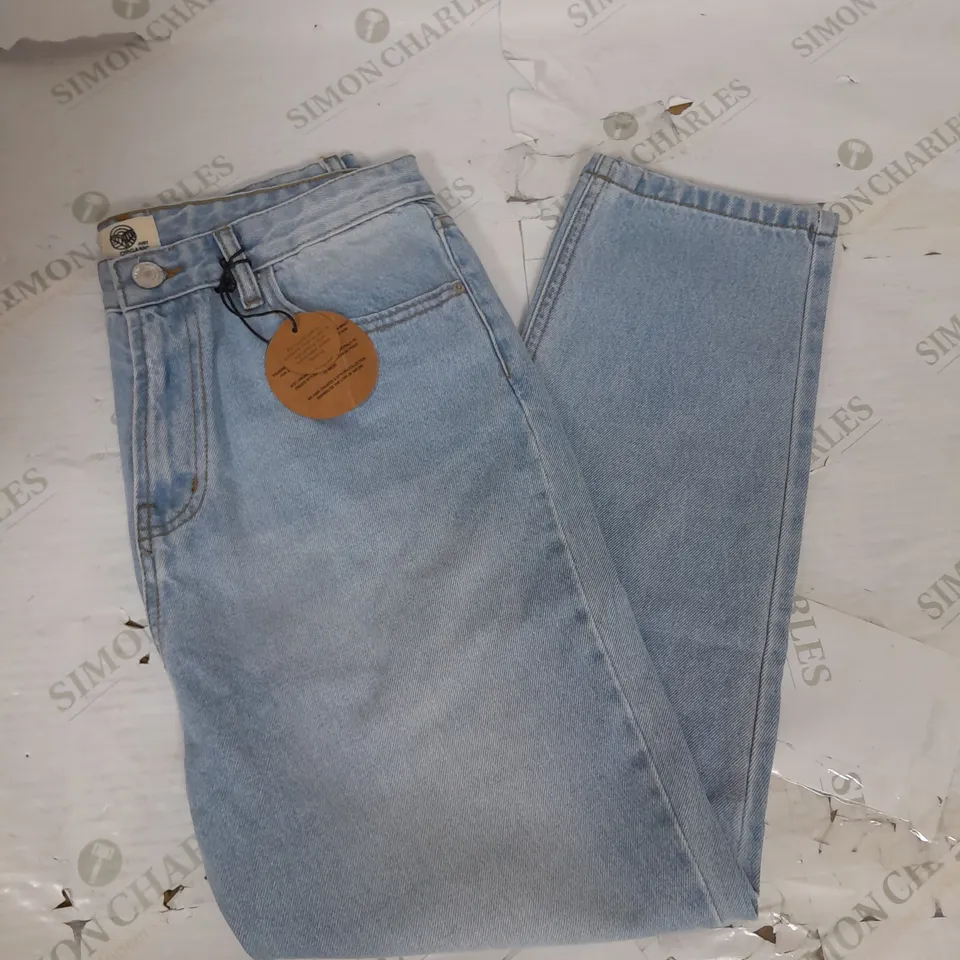 JUST ORGANIC HIGH WAISTED MOM JEANS IN LIGHT BLUE DENIM SIZE 14