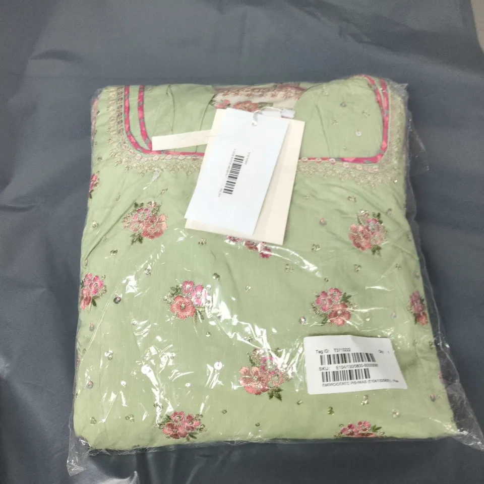 RANDOM ASSORTED BOX OF CLOTHING WOMEN/MENS/KIDS SIZES VARY: BLACK V-NECK TOP WITH TURQUOISE TRIM, BEIGE TROUSERS & PACKAGED GREEN FLORAL GARMENT (3 ITEMS)