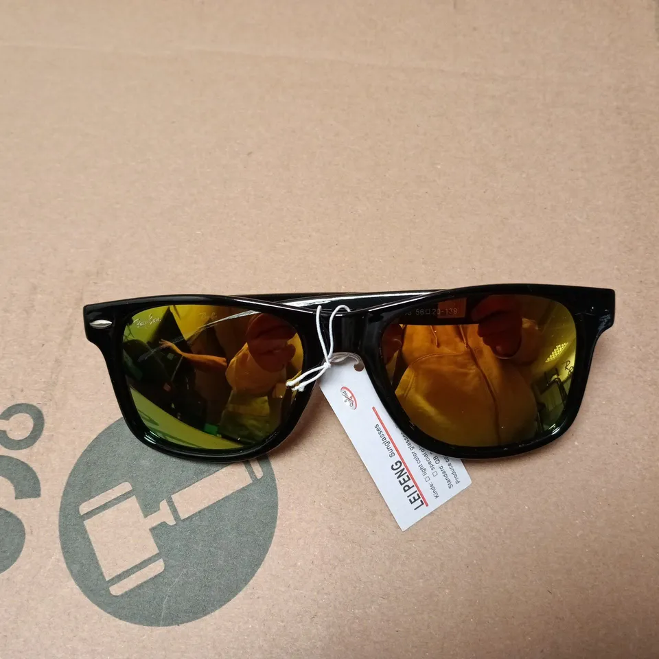 RAY-BAN SUNGLASSES – BOXED