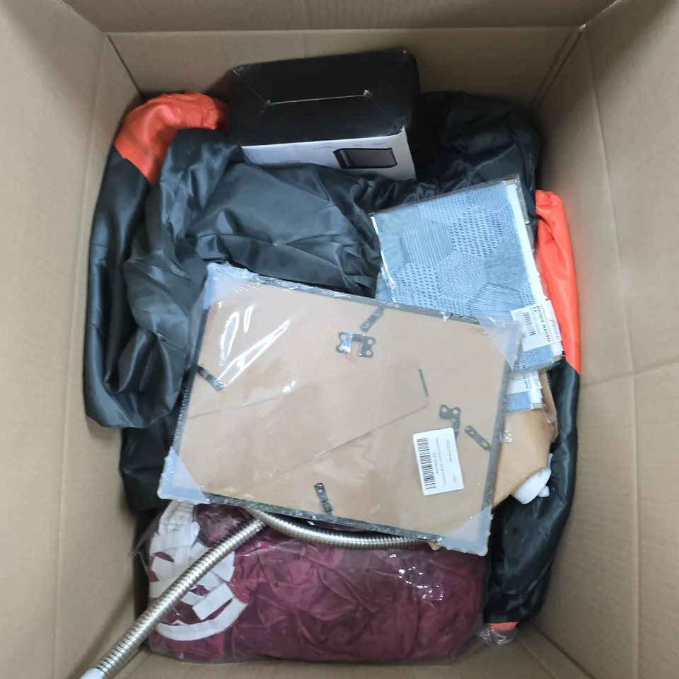 BOX OF APPROXIMATELY 15 ASSORTED ITEMS TO INCLUDE: BIN BAGS AND RED BOTTLE 