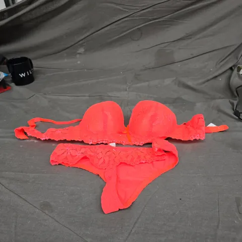 ORANGE LACE LINGERIE SET (BRA & THONG) – WOMEN, SIZE L