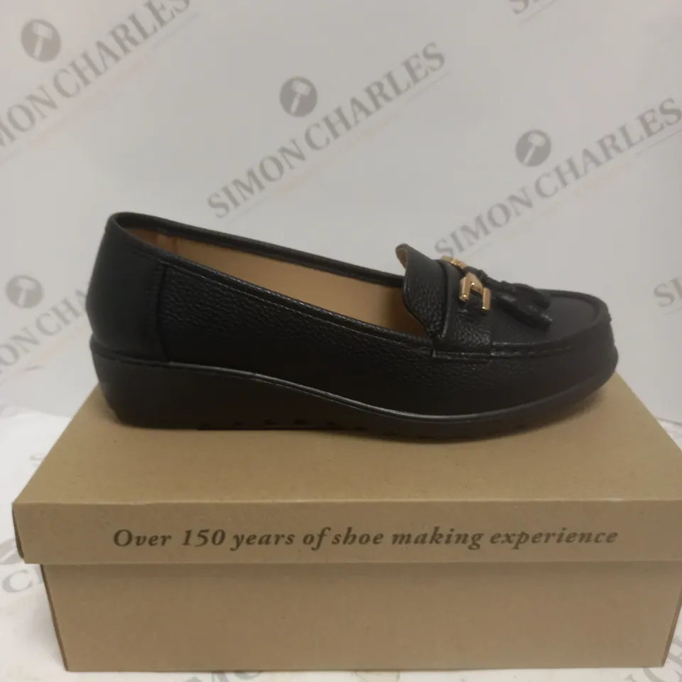 BOXED PAIR OF CUSHION WALK LOAFERS IN BLACK - 7