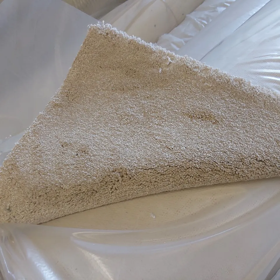 ROLL OF QUALITY FIRST IMPRESSIONS CLEAN CUT CARPET - APPROXIMATELY 5.1 x 5m