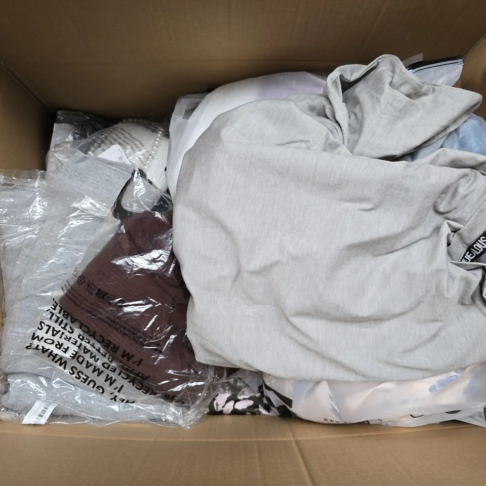 APPROXIMATELY 25 ASSORTED CLOTHING AND FASHION PRODUCTS IN VARIOUS STYLES AND SIZES - COLLECTION ONLY