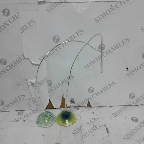 APPROXIMATELY 14 DECORATED BASES WITH MALLUABLE WIRE