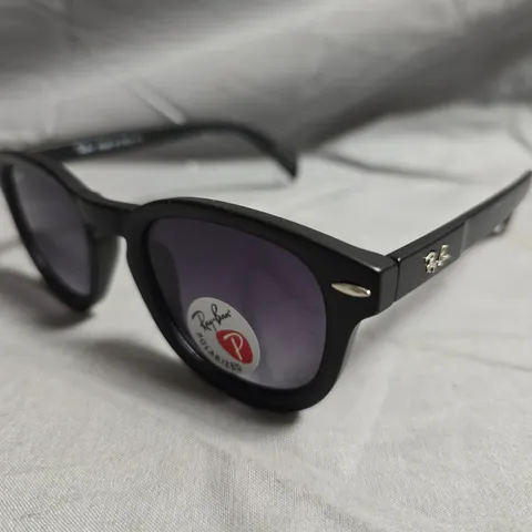RAY-BAN SUNGLASSES – BLACK WAYFARER STYLE, WITH LEATHER CASE & ORIGINAL BOX