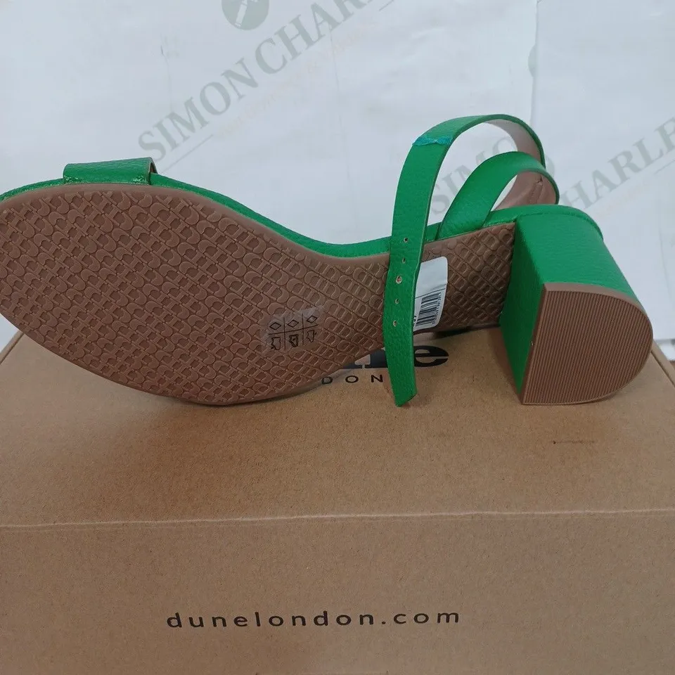 BOXED PAIR OF DUNE 278MEMEE SYNTHETIC BLOCK HEEL SANDALS - GREEN / SIZE: 6 UK