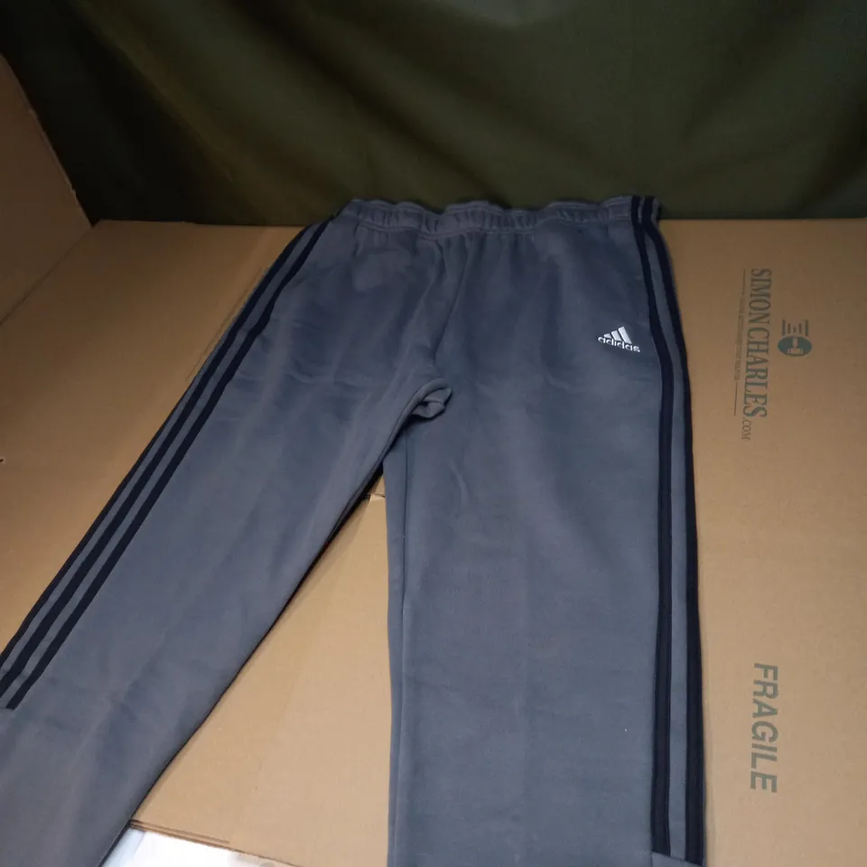MENS GREY ADIDAS TRACKSUIT BOTTOMS SIZE L