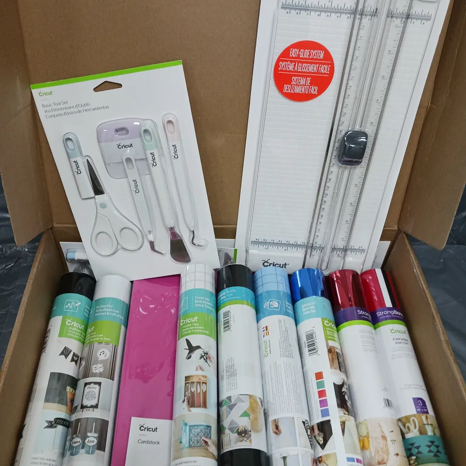 CRICUT CRAFTS SET