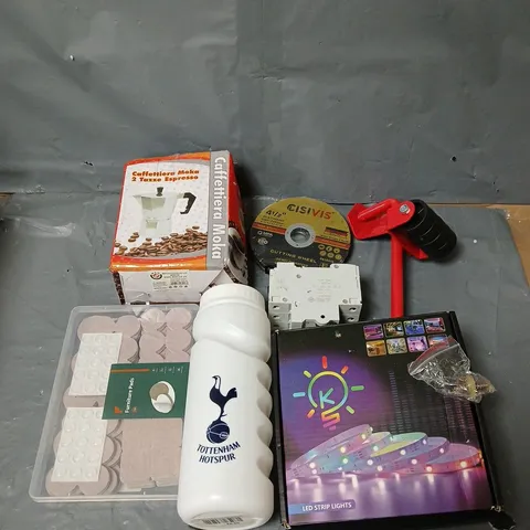 BOX OF ASSORTED HOUSEHOLD ITEMS TO INCLUDE WATER BOTTLE, LED LIGHTS AND FURNITURE PADS