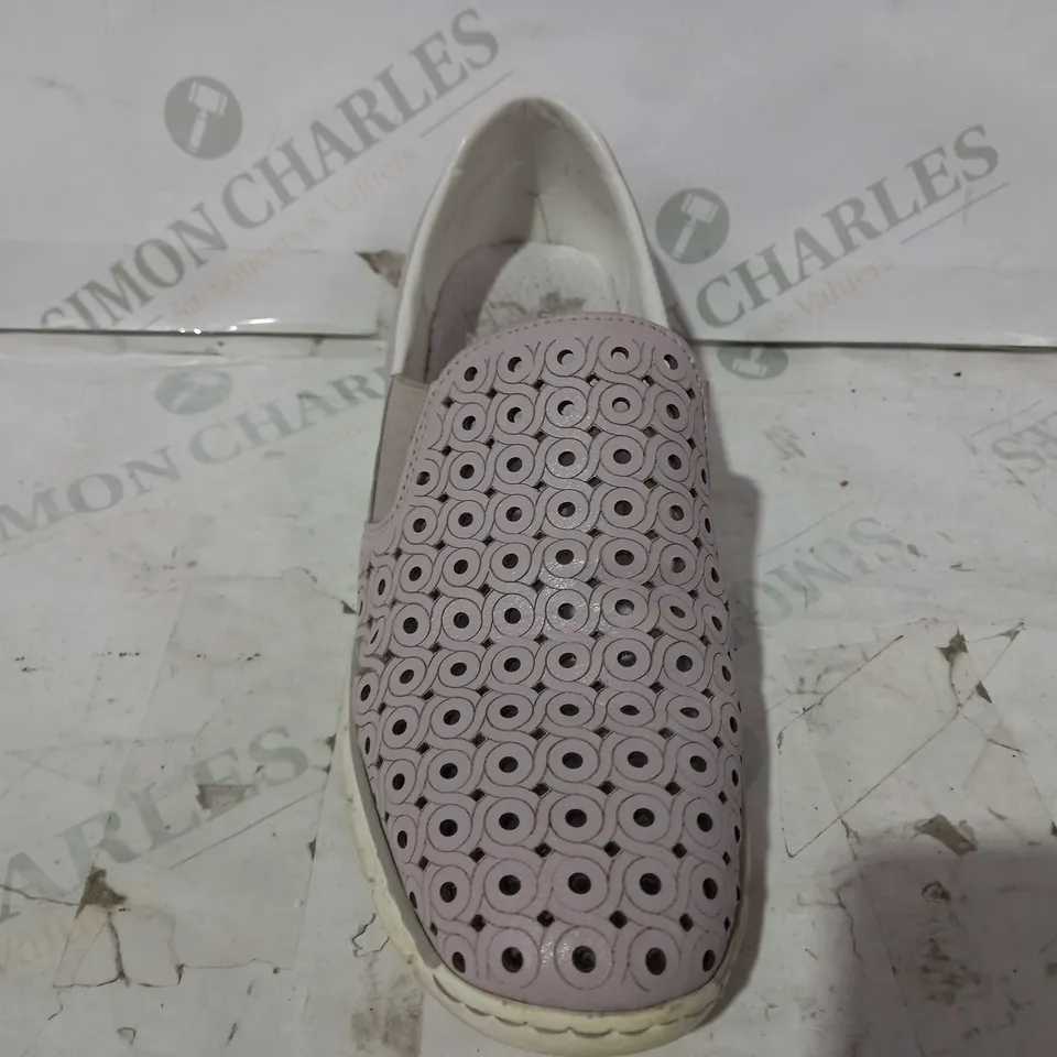 BOXED PAIR OF RIEKER SLIP-ON SHOES IN LILAC EU SIZE 38