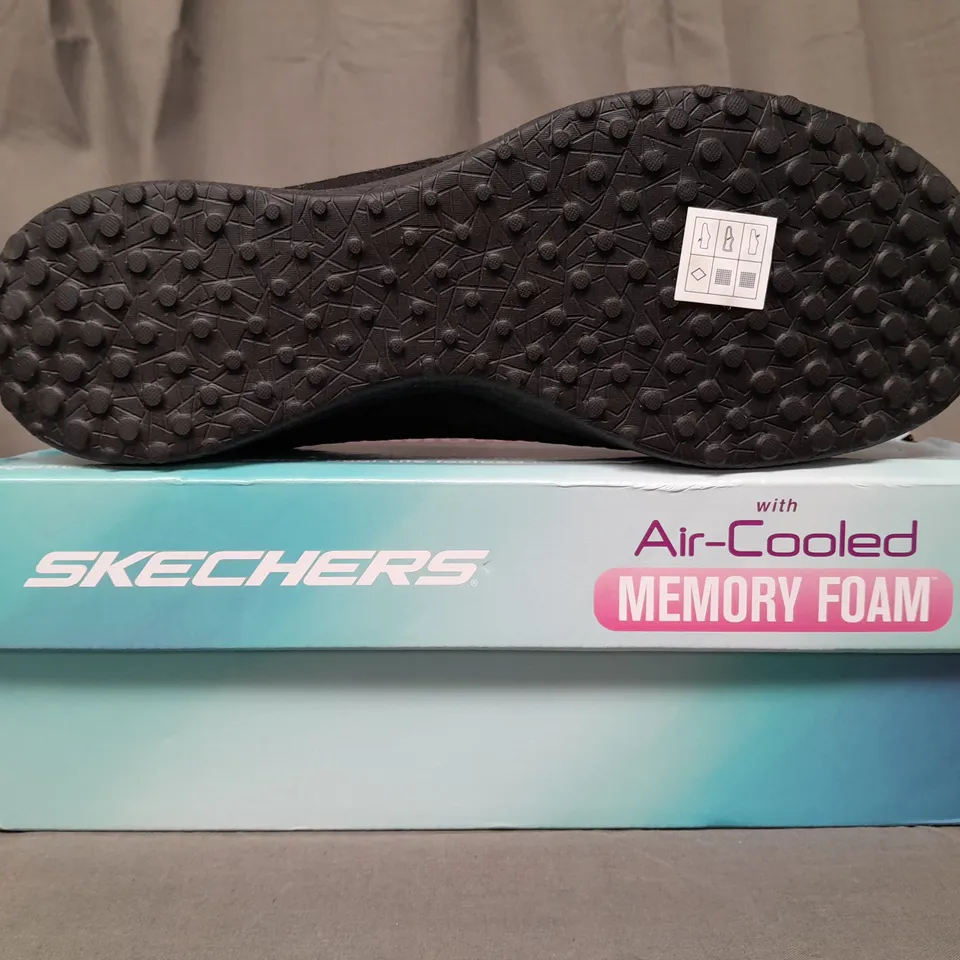 BOXED PAIR OF SKECHERS SLIP-ON SHOES IN BLACK UK SIZE 9
