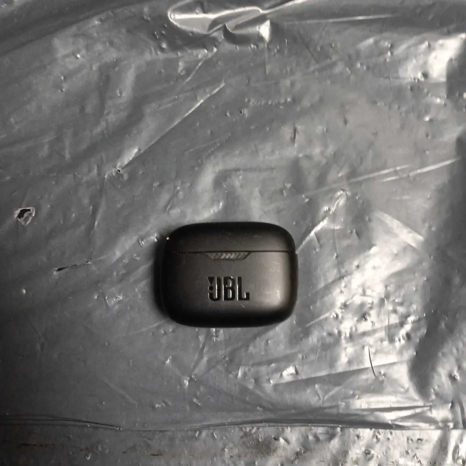 JBL TRUE WIRELESS EARBUDS WITH CHARGING CASE – BLACK