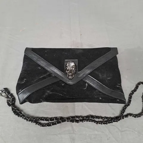 BOX OF APPROXIMATELY 20 SKULL DETAIL CROSSBODY BAGS IN BLACK