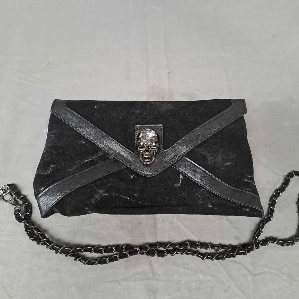 BOX OF APPROXIMATELY 20 SKULL DETAIL CROSSBODY BAGS IN BLACK