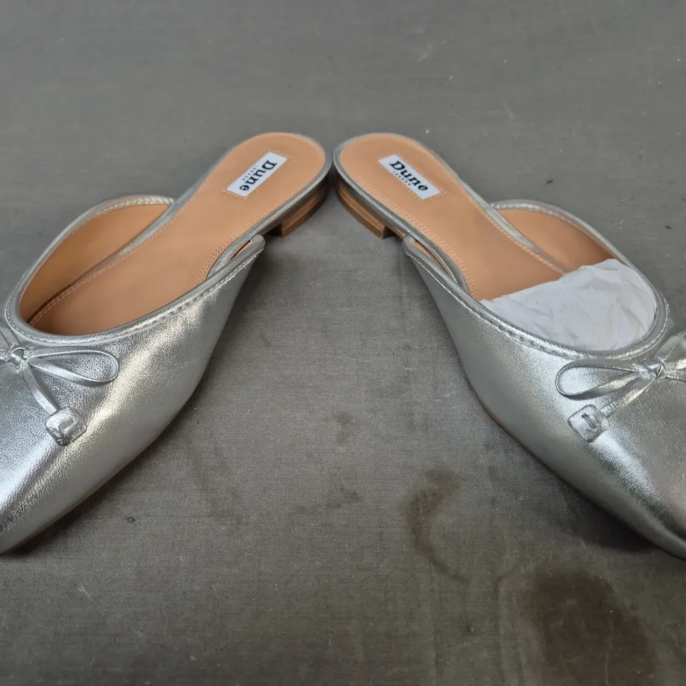 BOXED PAIR OF DUNE LONDON 515 HAYLAS BALLERINA MULES IN SILVER SIZE 7