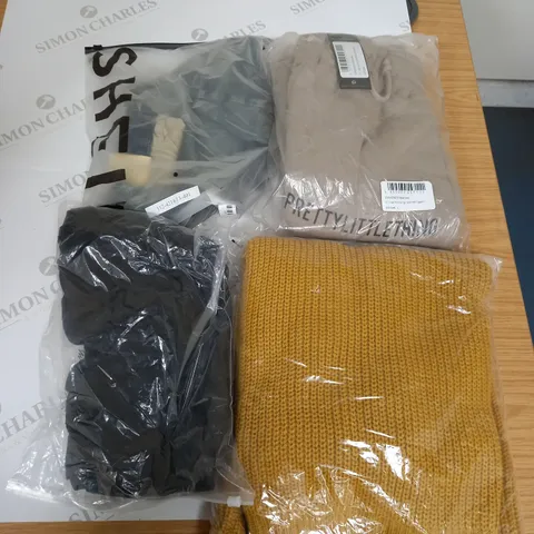 LOT OF ASSORTED CLOTHING ITEMS AND ACCESSORIES TO INCLUDE; T-SHIRTS, JUMPERS ETC
