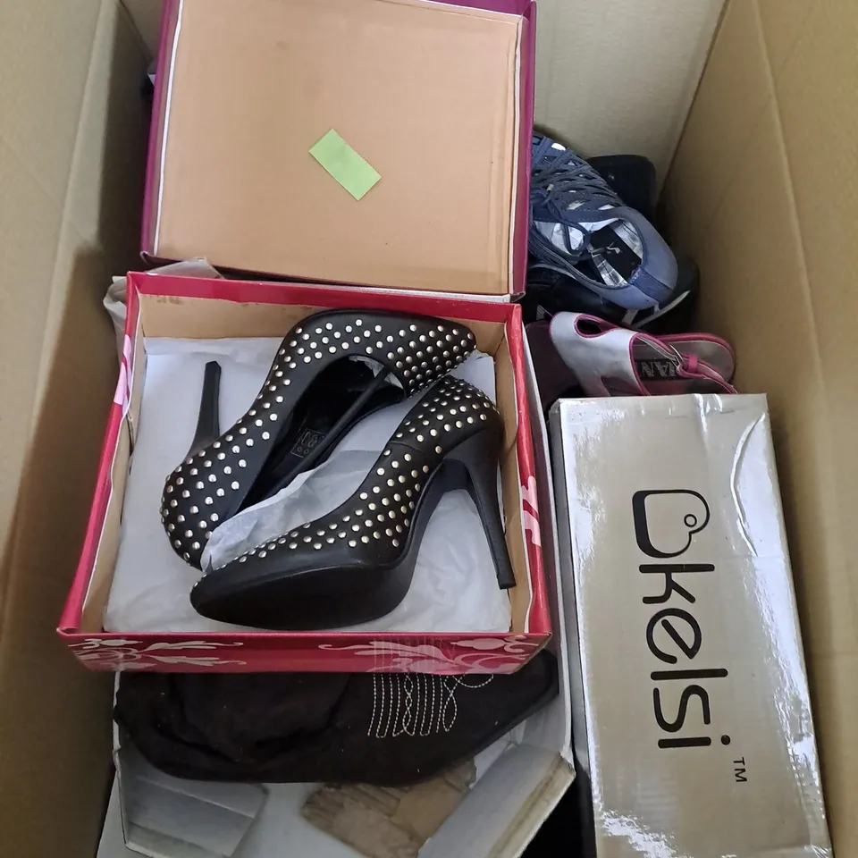 APPROXIMATELY 10 PAIRS OF ASSORTED SHOES TO INCLUDE BOXED AND UNBOXED TRAINERS, FLIPFLOPS AND BOOTS
