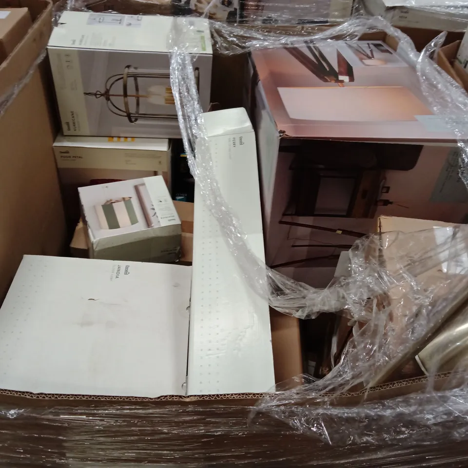 PALLET OF ASSORTED DESIGNER LIGHTING PRODUCTS TO INCLUDE;POSIE PETAL TABLE LAMP,FLOYD TABLE LAMP,HURRICANE PENDENT LIGHT
