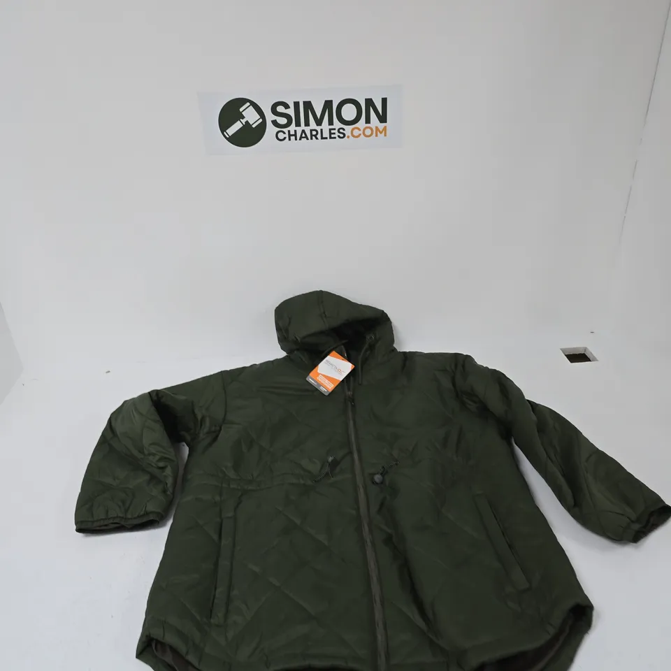 BOX OF APPROXIMATELY 25 ASSORTED CLOTHING ITEMS TO INCLUDE: REGATTA COAT