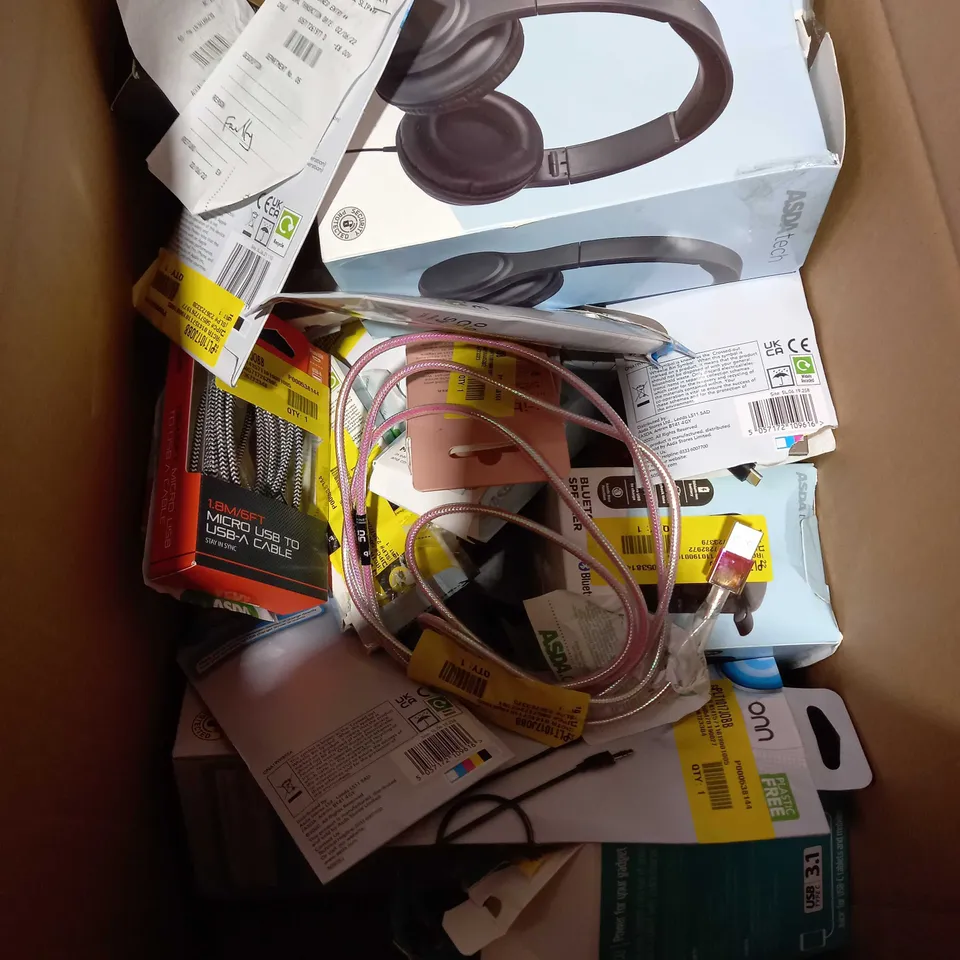 LOT OF APPROXIMATELY 20 ASSORTED ELECTRICAL ITEMS TO INCLUDE BLACK WEB , ASDA TECH , MIXX ECT