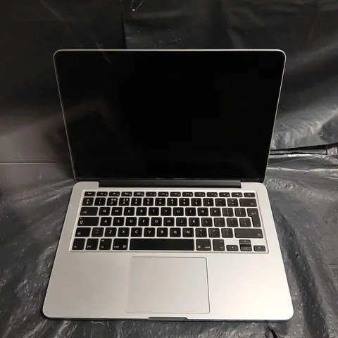 APPLE MACBOOK PRO 13-INCH RETINA (A1502 EMC 2875) SILVER LAPTOP