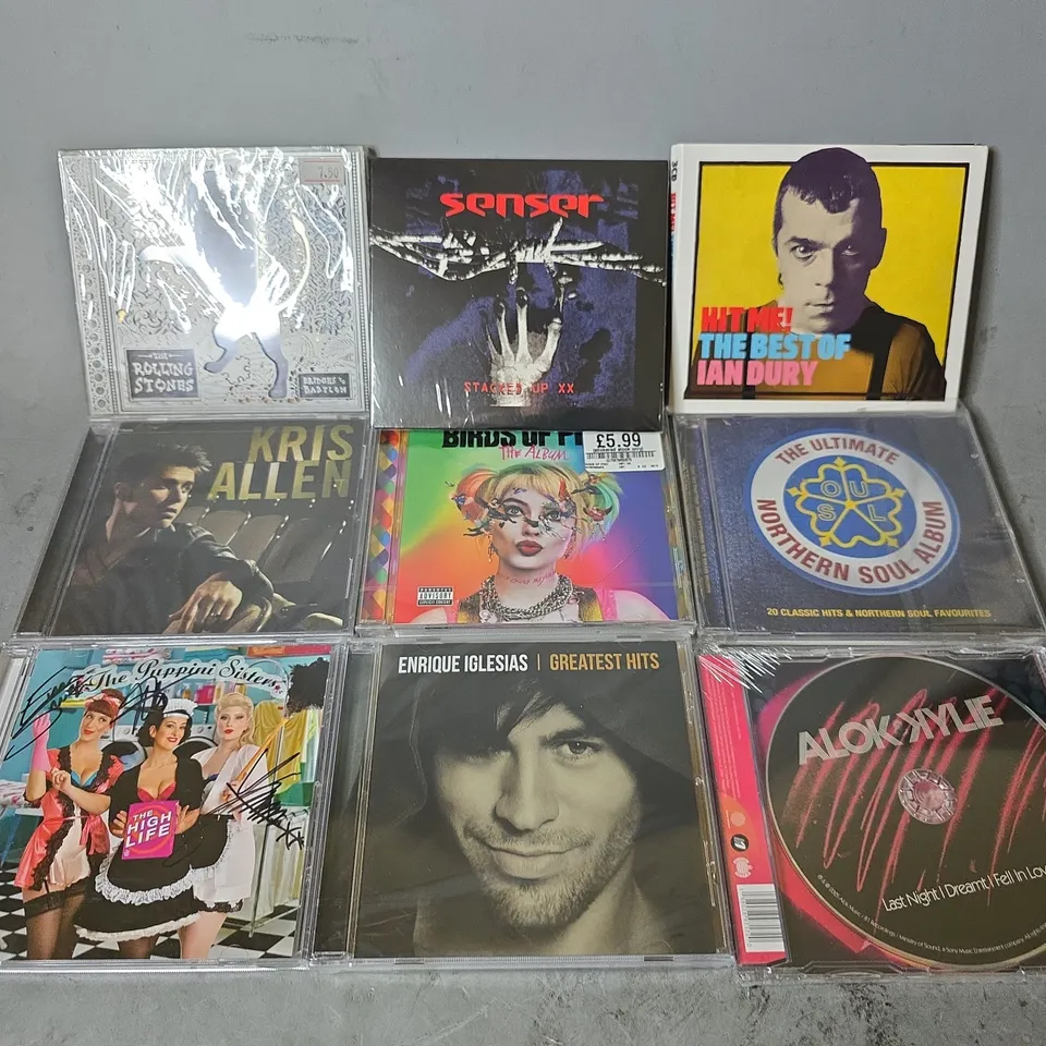 TOTE OF APPROXIMATELY 20 ASSORTED CD'S TO INCLUDE - HIT ME THE BEST OF IAN DURY , ALOK KYLIE , KRIS ALLEN ETC