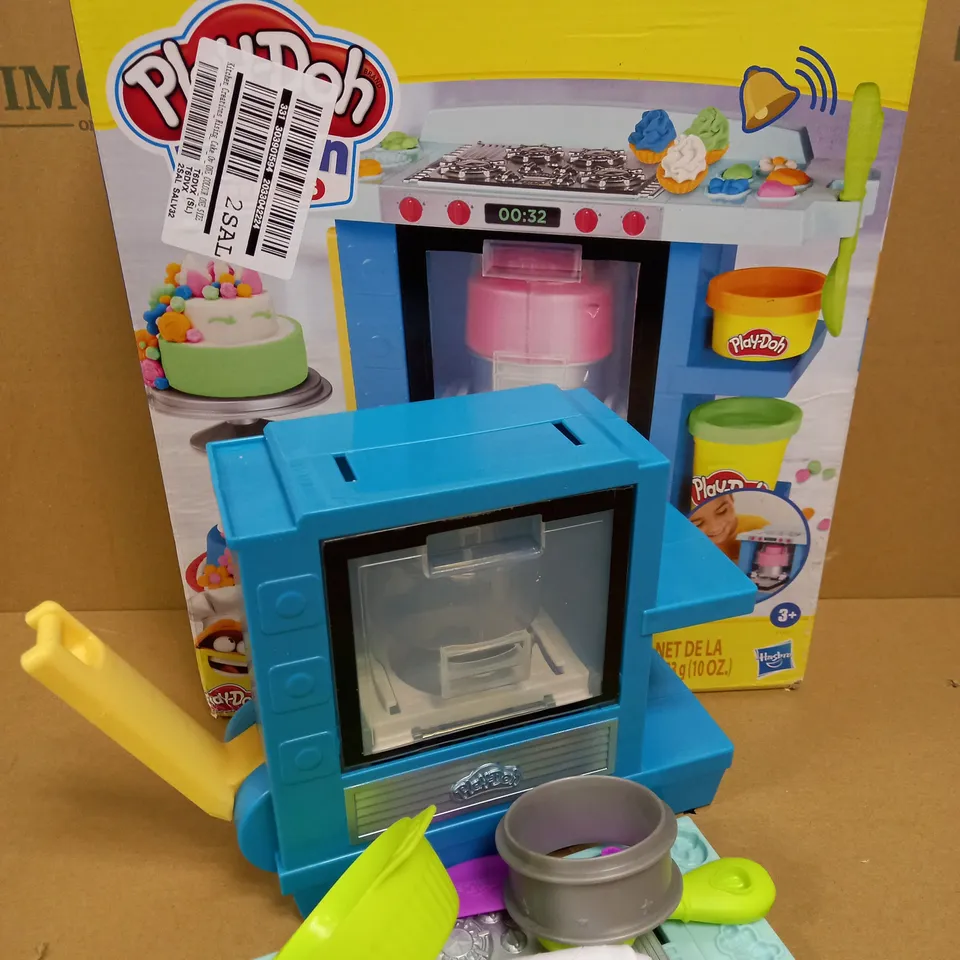 PLAY-DOH KITCHEN CREATIONS RISING CAKE OVEN PLAYSET RRP £29