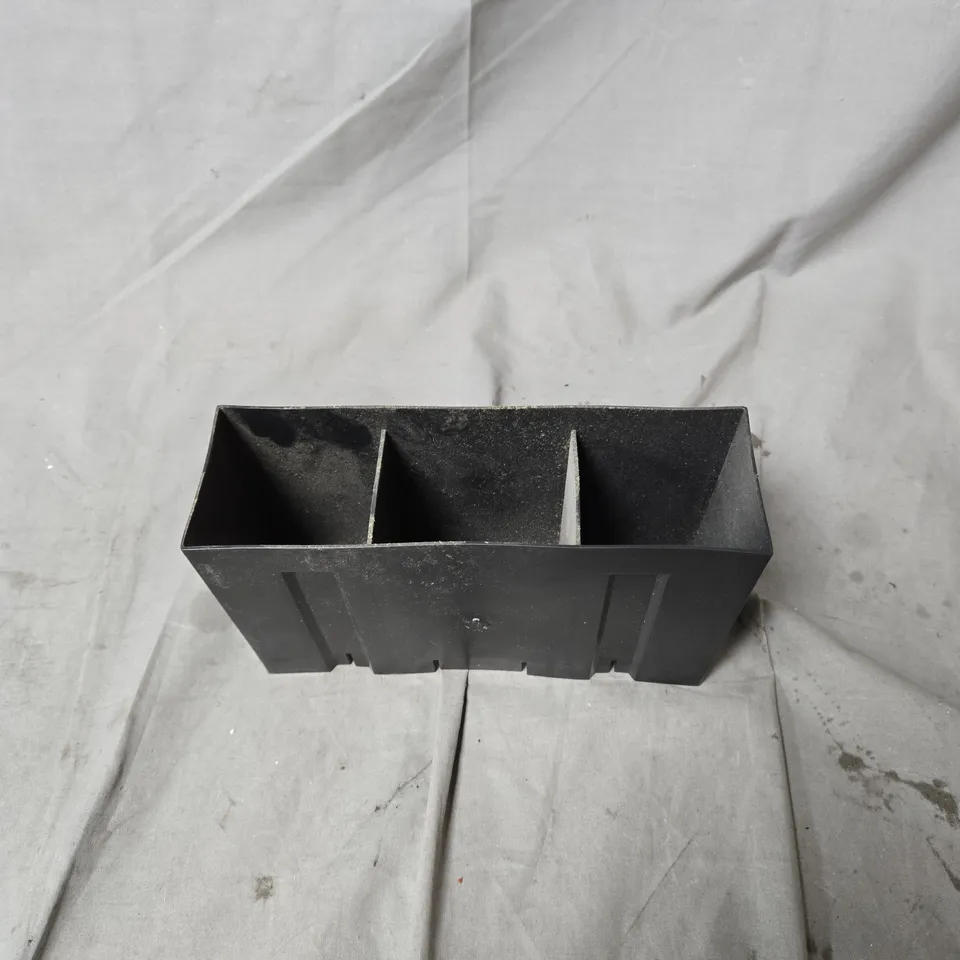 BOX OF APPROXIMATELY 15 X UNDERFLOOR VENT 