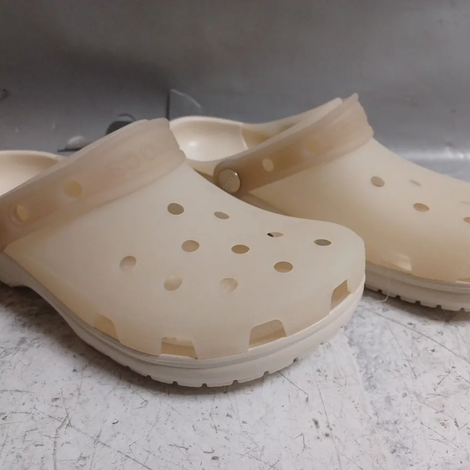 PAIR OF CROCS CLASSIC FROSTED BACKSTRAP CLOGS IN CREAM SIZE UK M5/W6