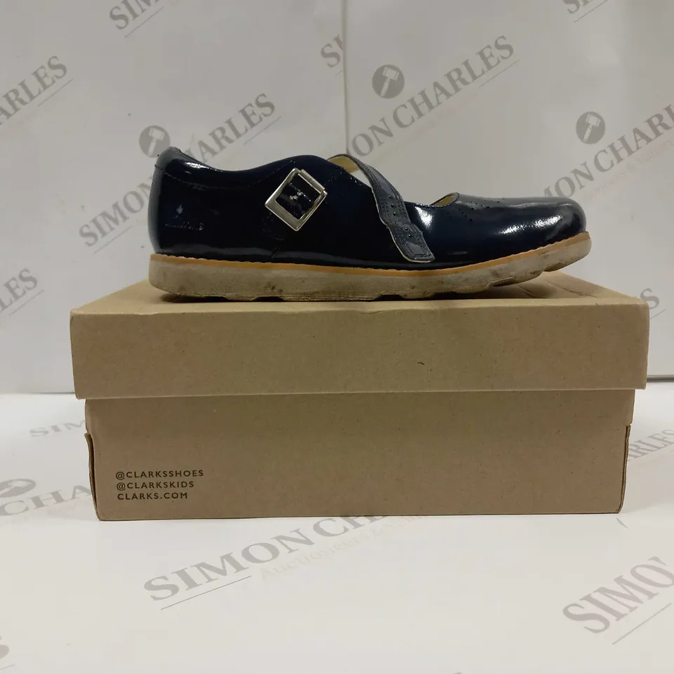 BOXED PAIR OF CLARKS CROWN JUMP TODDLER UK SIZE 2.6 