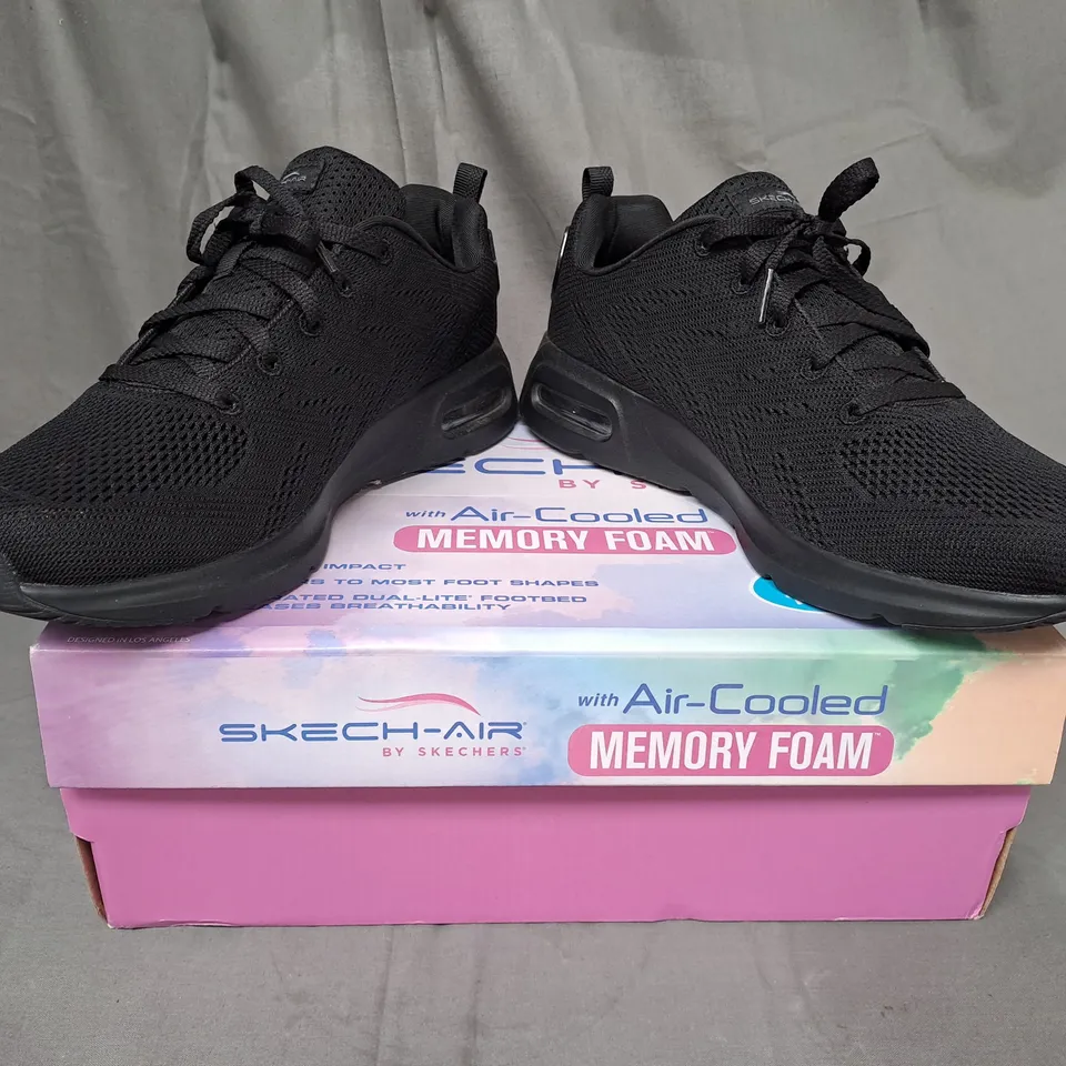 BOXED PAIR OF SKECHERS SHOES IN BLACK UK SIZE 7
