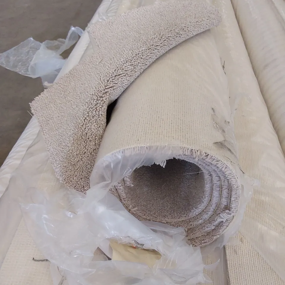 ROLL OF QUALITY EC FREEDOM SMOKE CARPET // SIZE: APPROX 4 X 2.6m