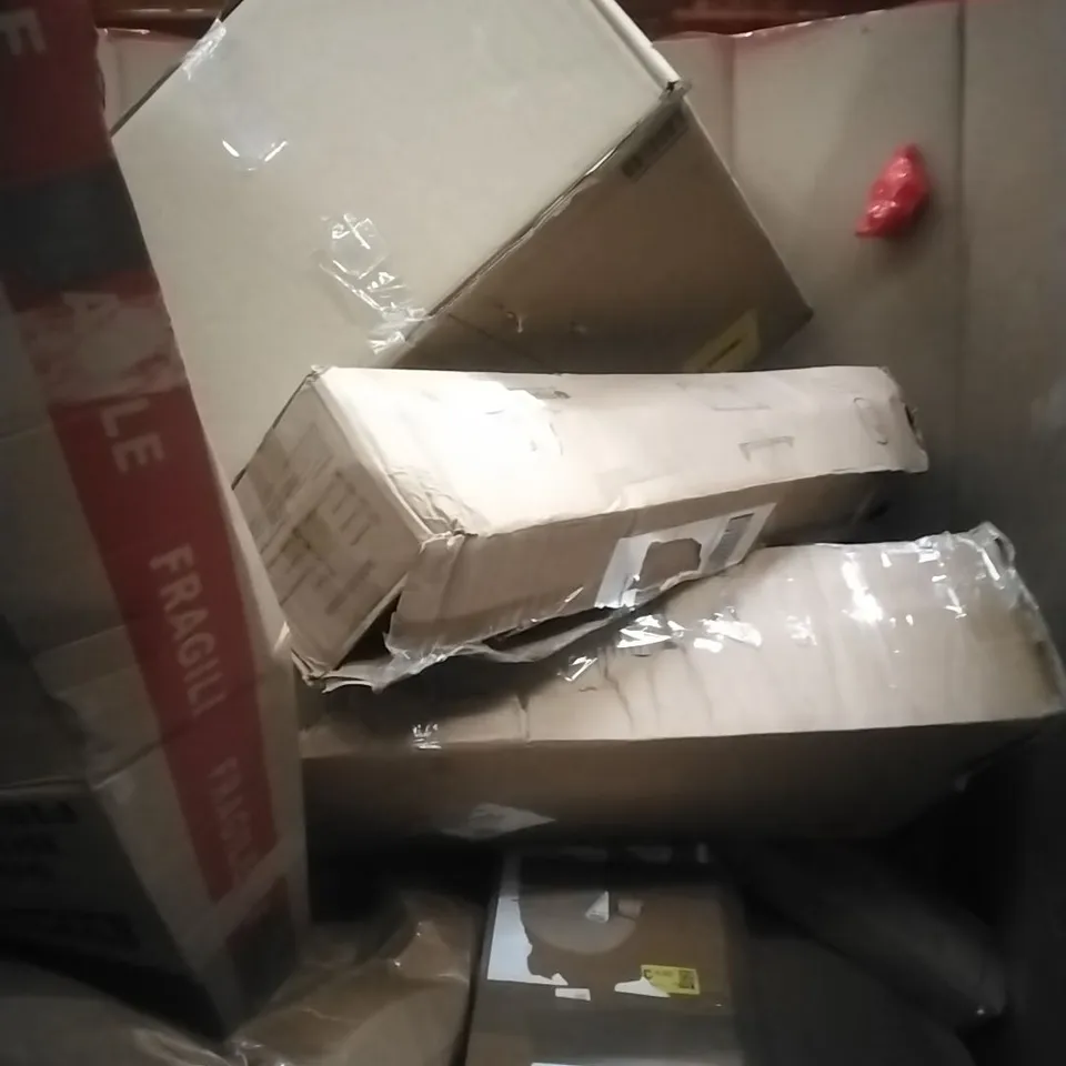 PALLET OF ASSORTED ITEMS INCLUDING - SHOWER SET