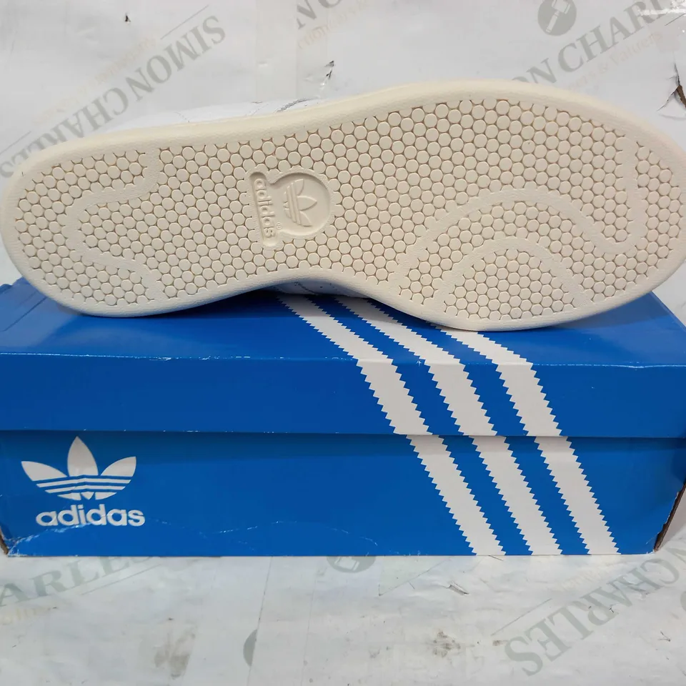 BOXED PAIR OF ADIDAS EARLHAM SHOES IN WHITE/BLACK/GOLD UK SIZE 10.5