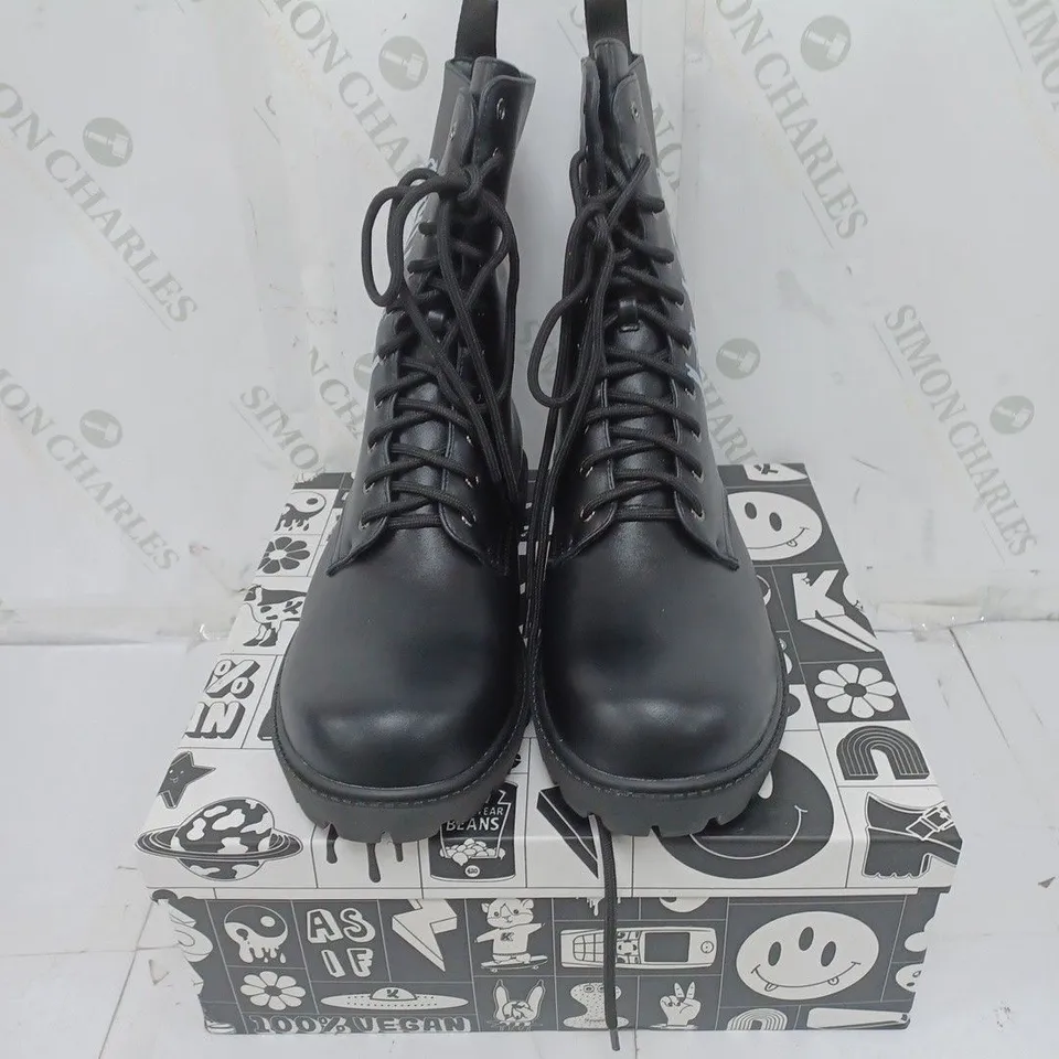 KOI FOOTWEAR MENS BLACK ANIMAL FREE MILITARY BOOTS SIZE 8