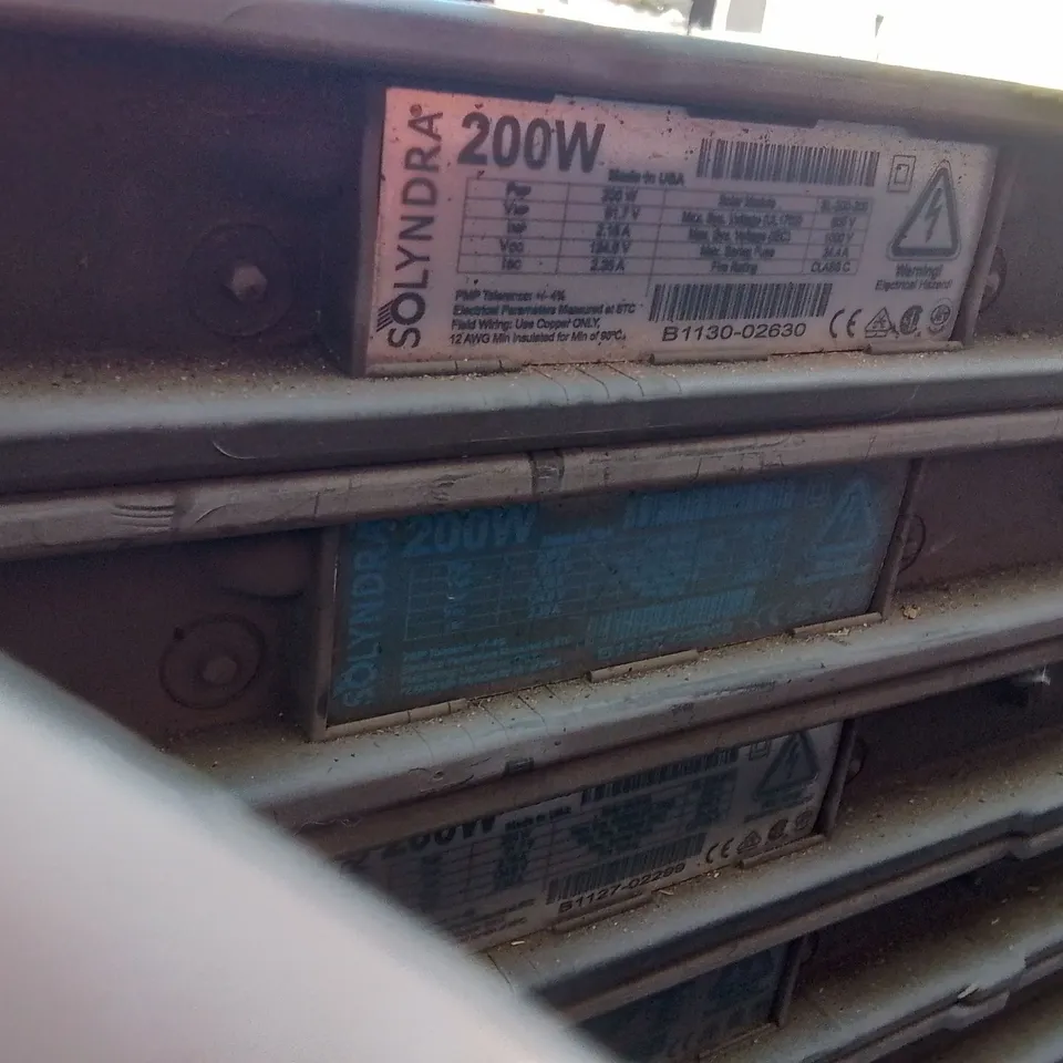 PALLET CONTAINING A LARGE QUANTITY OF UNTESTED SOLYNDRA 200W SOLAR PANELS