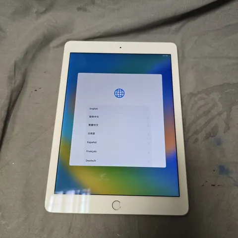APPLE IPAD PRO 9.7 TABLET A1673 – SILVER WITH WHITE BEZEL