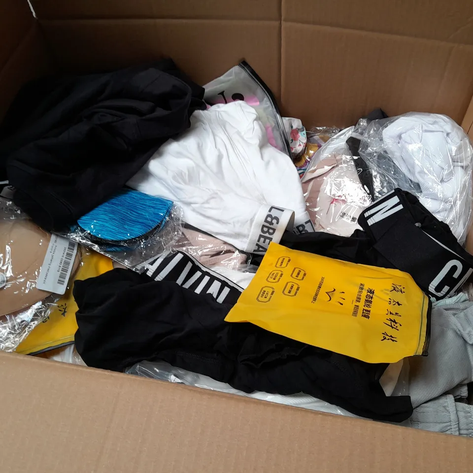 LARGE QUANTITY OF ASSORTED CLOTHING ITEMS TO INCLUDE COVE, SLAZENGER AND PRIMARK