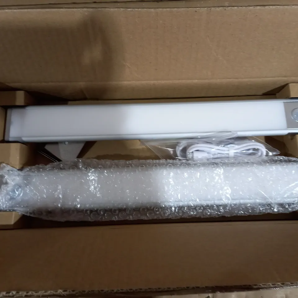 SFIXX SET OF 2 USB RECHARGEABLE MOTION SENSOR LIGHTS