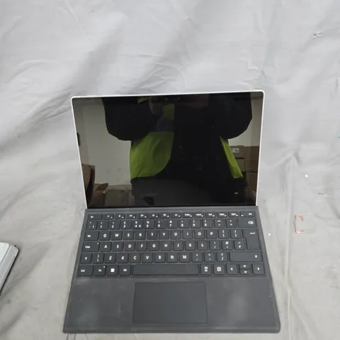 MICROSOFT SURFACE PRO 5 12.3IN TABLET WITH KEYBOARD – I5-7300U, 8GB RAM, 256GB SSD