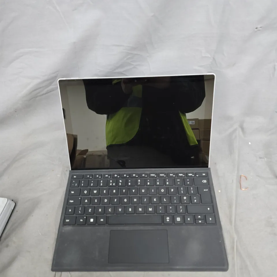 MICROSOFT SURFACE PRO 5 12.3IN TABLET WITH KEYBOARD – I5-7300U, 8GB RAM, 256GB SSD 