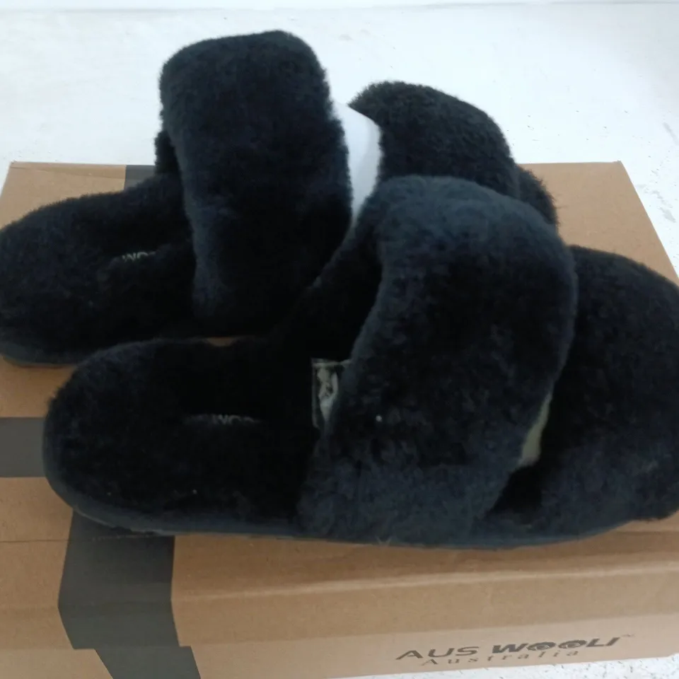 AUS WOOLI BALLERT BLACK SIZE 4