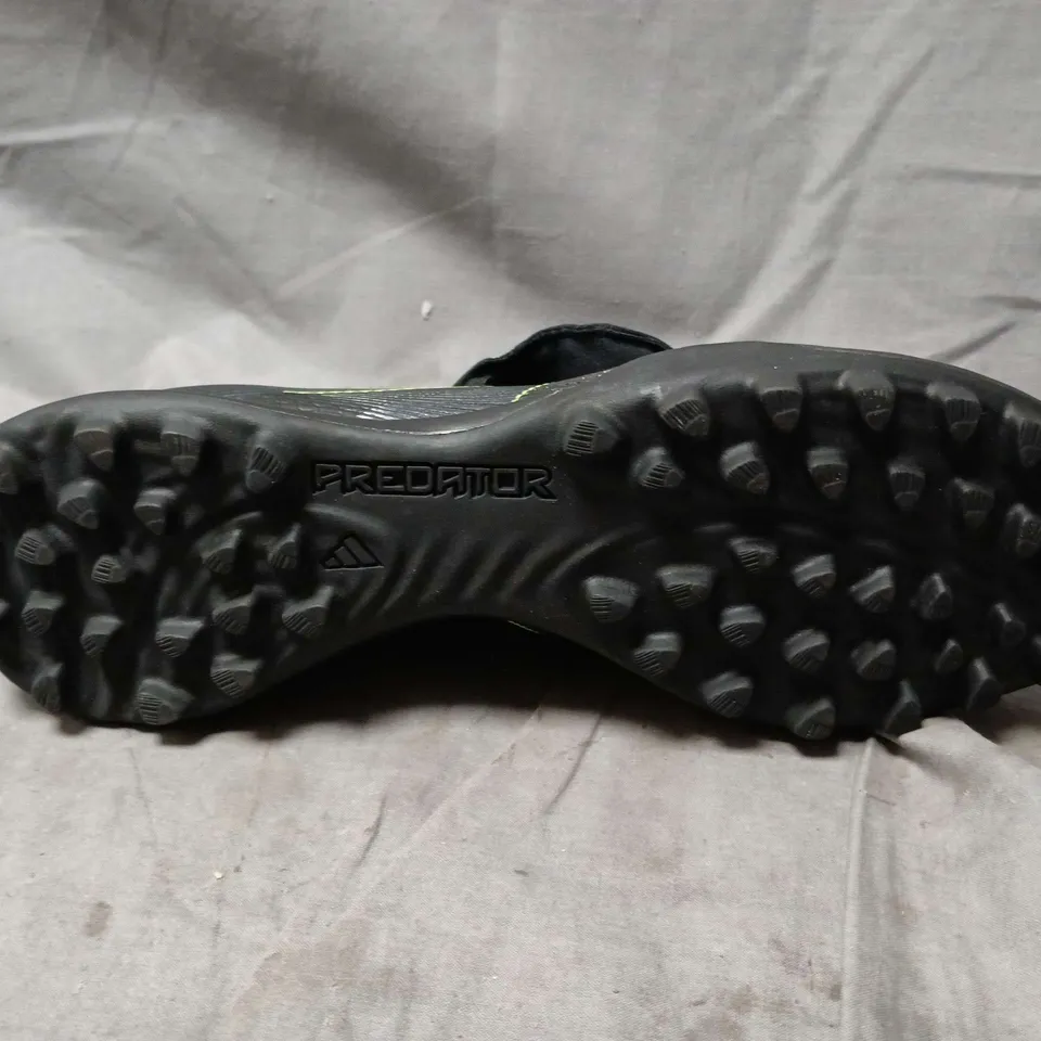 UNBOXED PAIR OF ADIDAS PREDATOR STRIKESCALE BOOTS IN BLACK/GREEN - UK 8