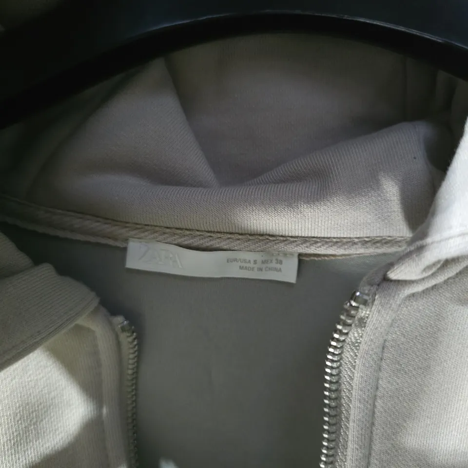 ZARA BEIGE ZIP-UP HOODIE – SIZE S (EUR/USA)