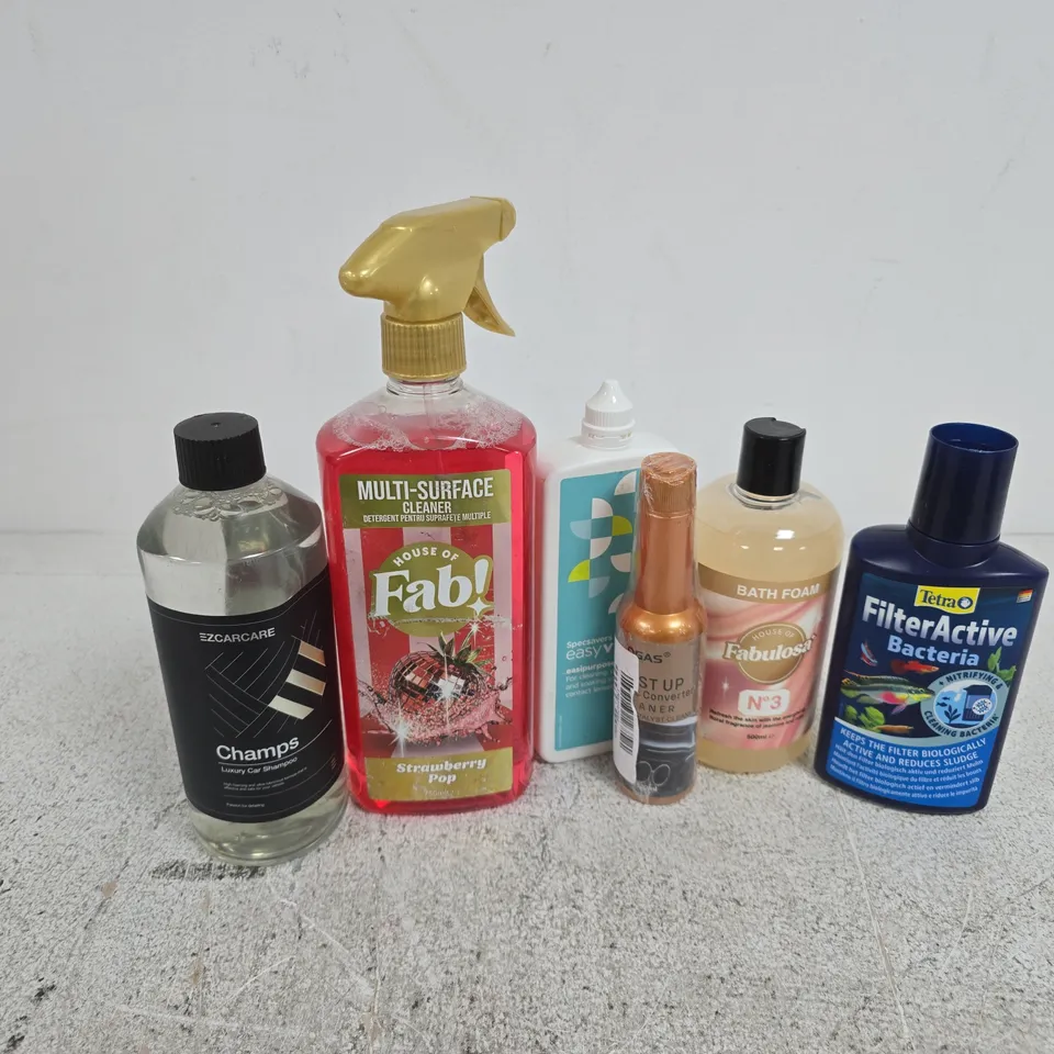 APPROXIMATELY 15 ASSORTED HOUSEHOLD LIQUID PRODUCTS TO INCLUDE EZCARCARE CHAMPS CAR SHAMPOO, FAB! MULTI-SURFACE CLEANER, SPECSAVERS EASIPURPOSE CONTACT LENS CLEANER, ETC - COLLECTION ONLY